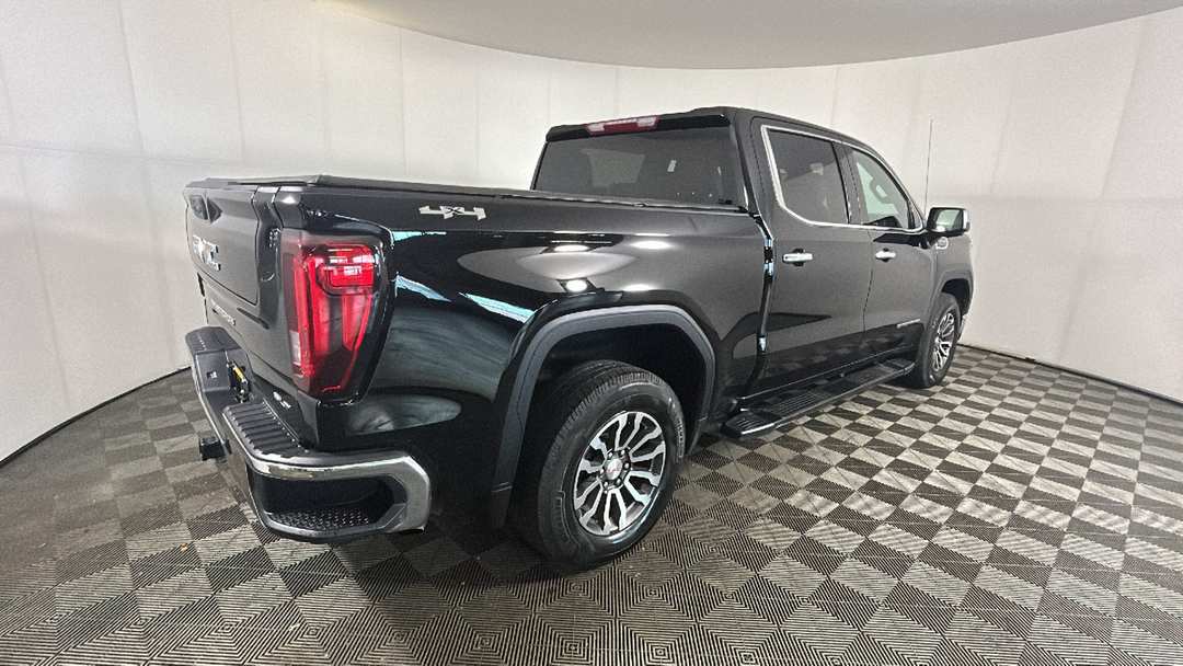 2024 GMC Sierra 1500 SLT - Image 3