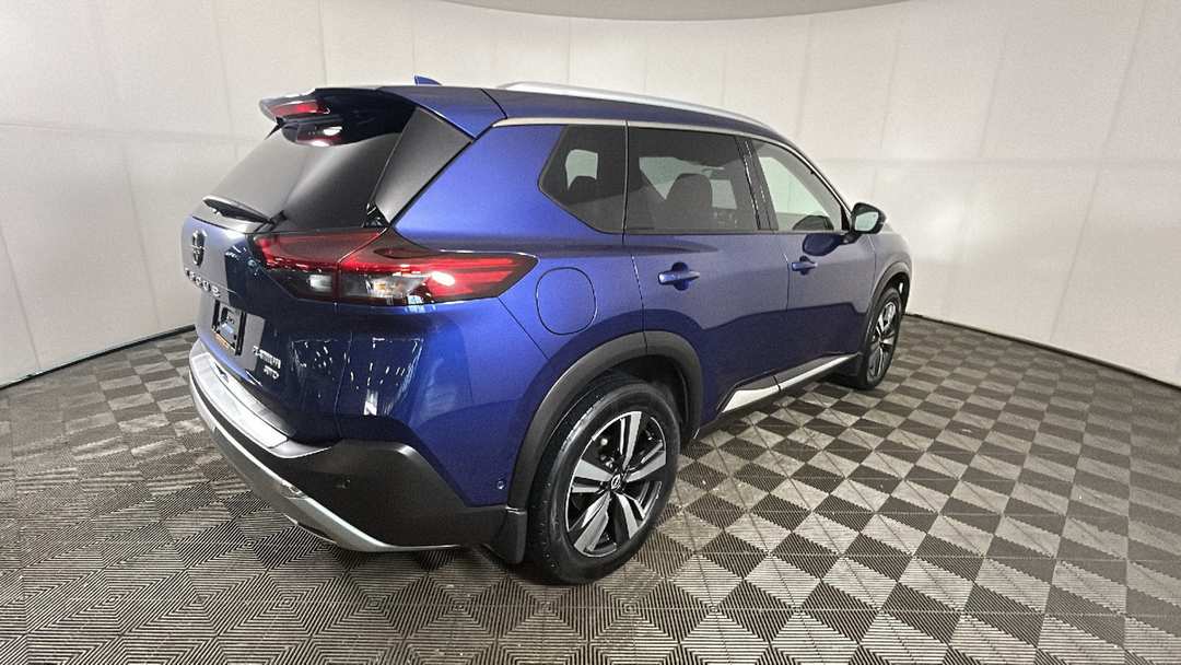 2023 Nissan Rogue Platinum - Image 3