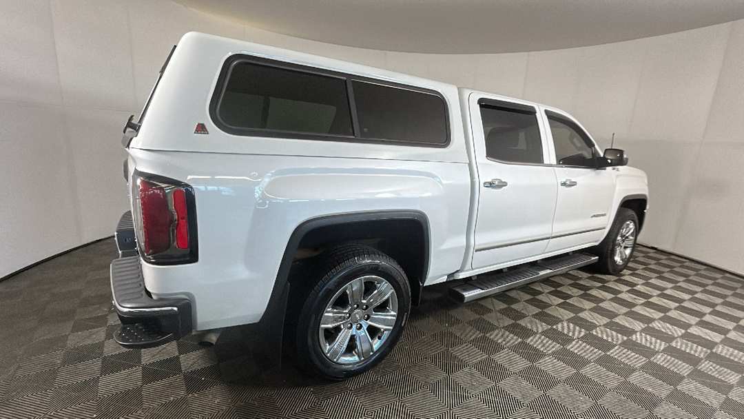 2017 GMC Sierra 1500 SLT - Image 3