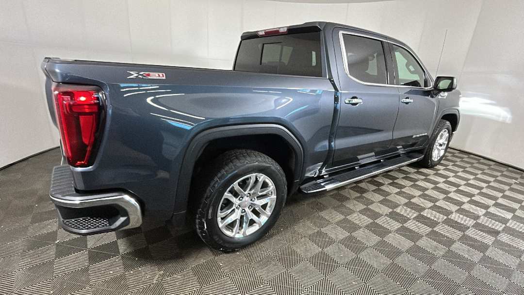 2021 GMC Sierra 1500 SLT - Image 3