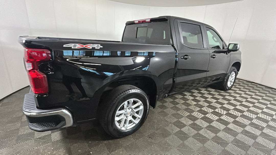 2025 Chevrolet Silverado 1500 LT - Image 3