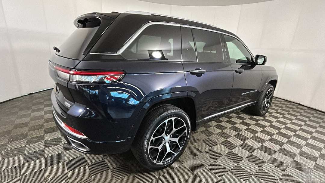 2022 Jeep Grand Cherokee Summit Reserve 4xe - Image 3