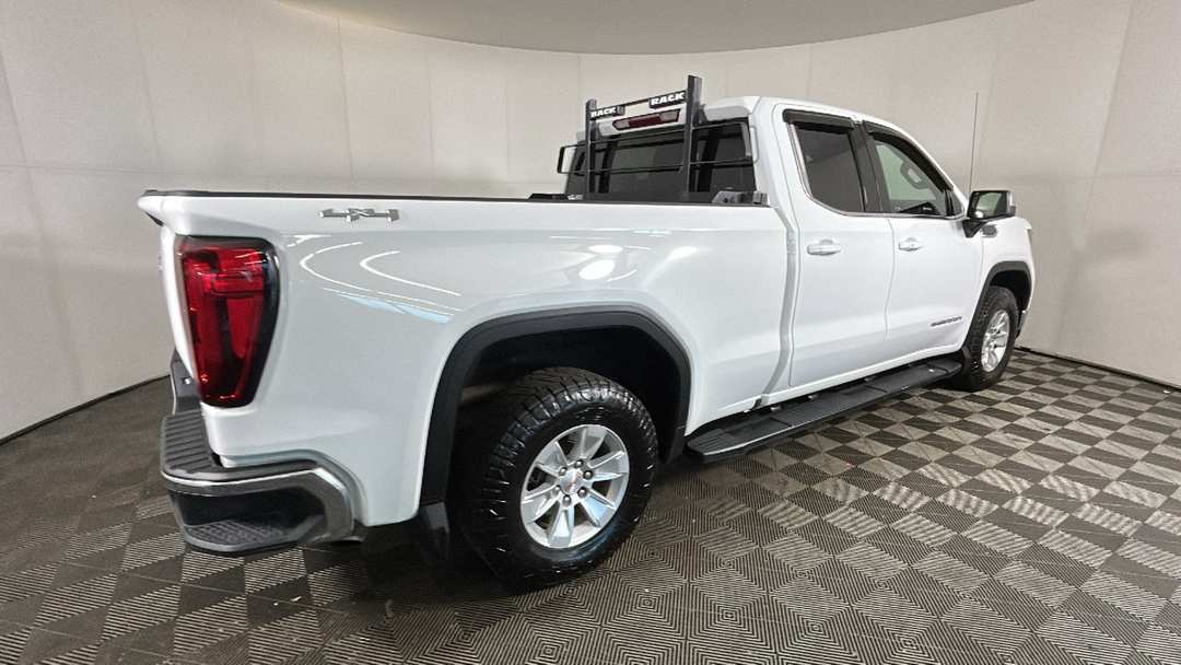 2023 GMC Sierra 1500 SLE - Image 3