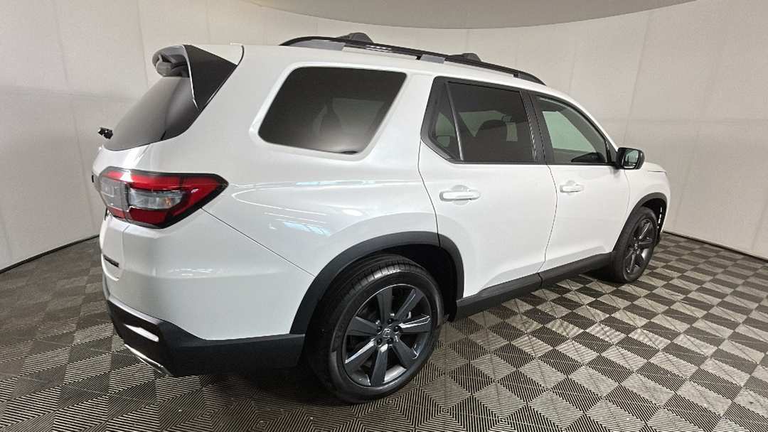 2025 Honda Pilot Sport - Image 2