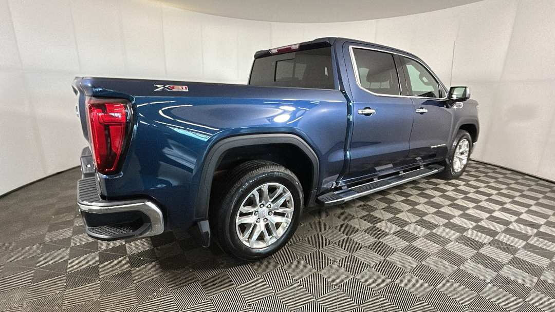 2021 GMC Sierra 1500 SLT - Image 3