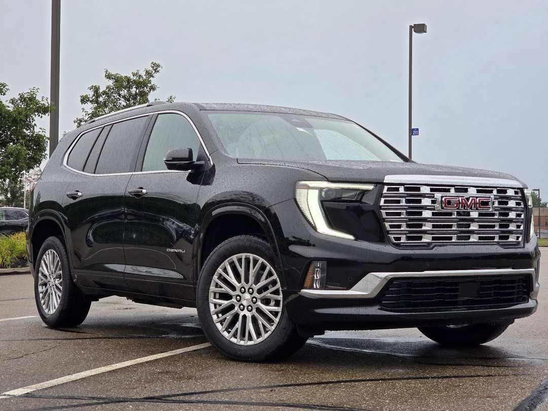 2026 GMC Acadia Denali - Image 2