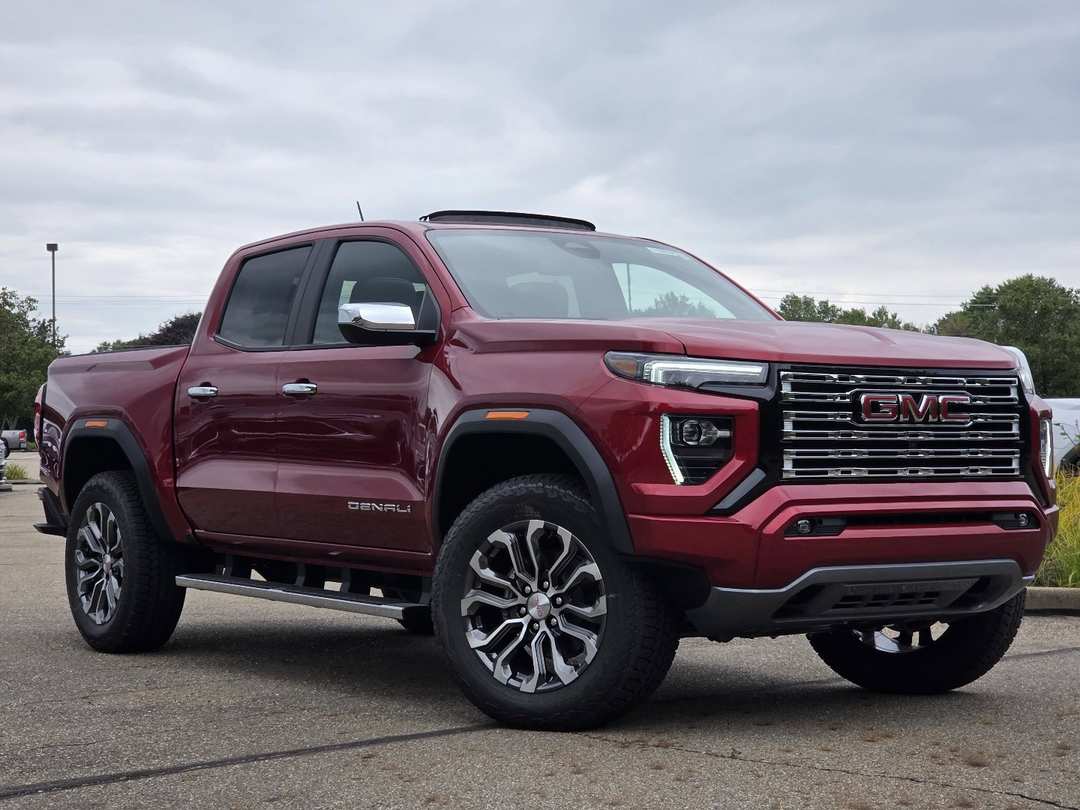 2026 GMC Canyon Denali - Image 2