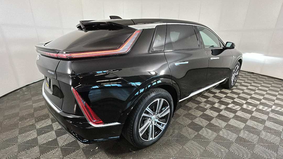 2024 Cadillac Lyriq Luxury - Image 2