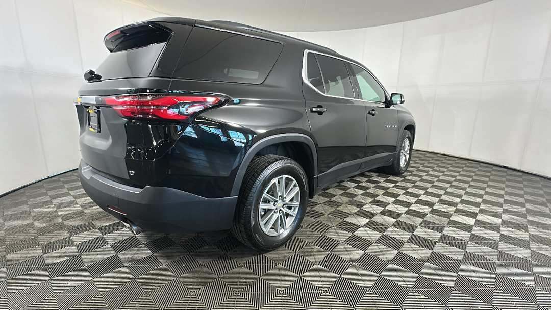 2023 Chevrolet Traverse LT - Image 3