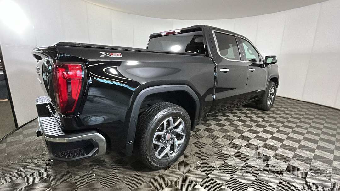 2023 GMC Sierra 1500 SLT - Image 3