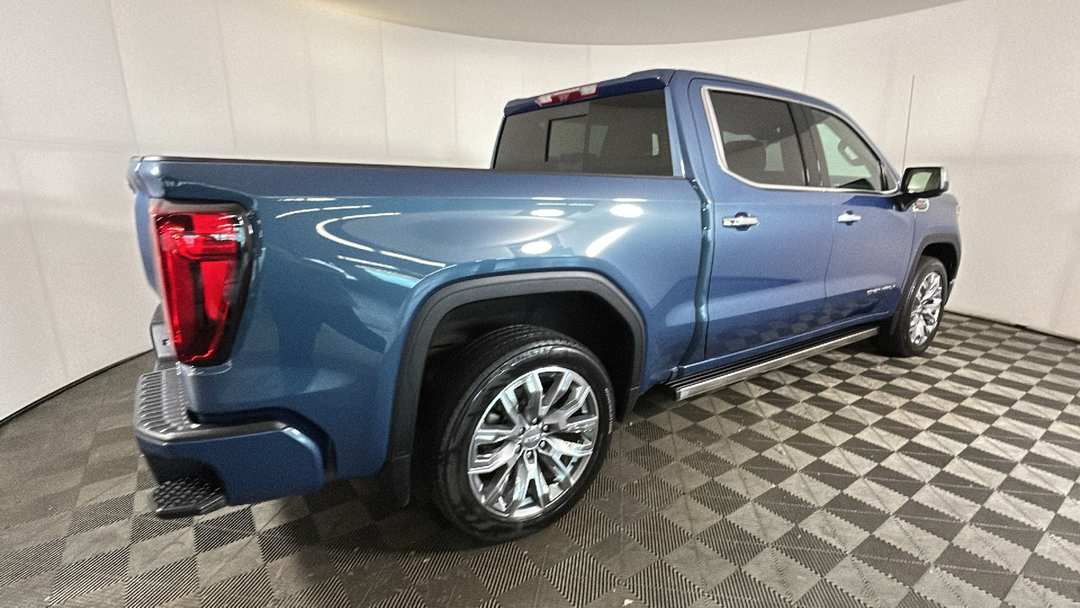 2024 GMC Sierra 1500 Denali - Image 3