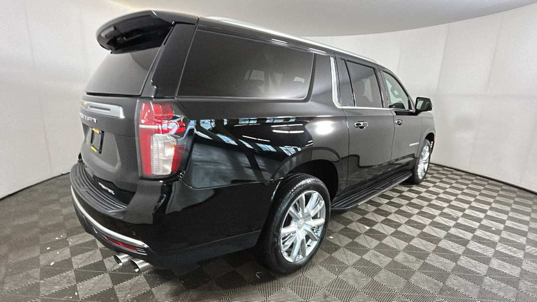 2021 Chevrolet Suburban Premier - Image 3