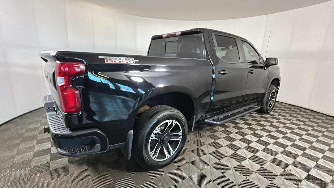 2019 Chevrolet Silverado 1500 LT Trail Boss - Image 3