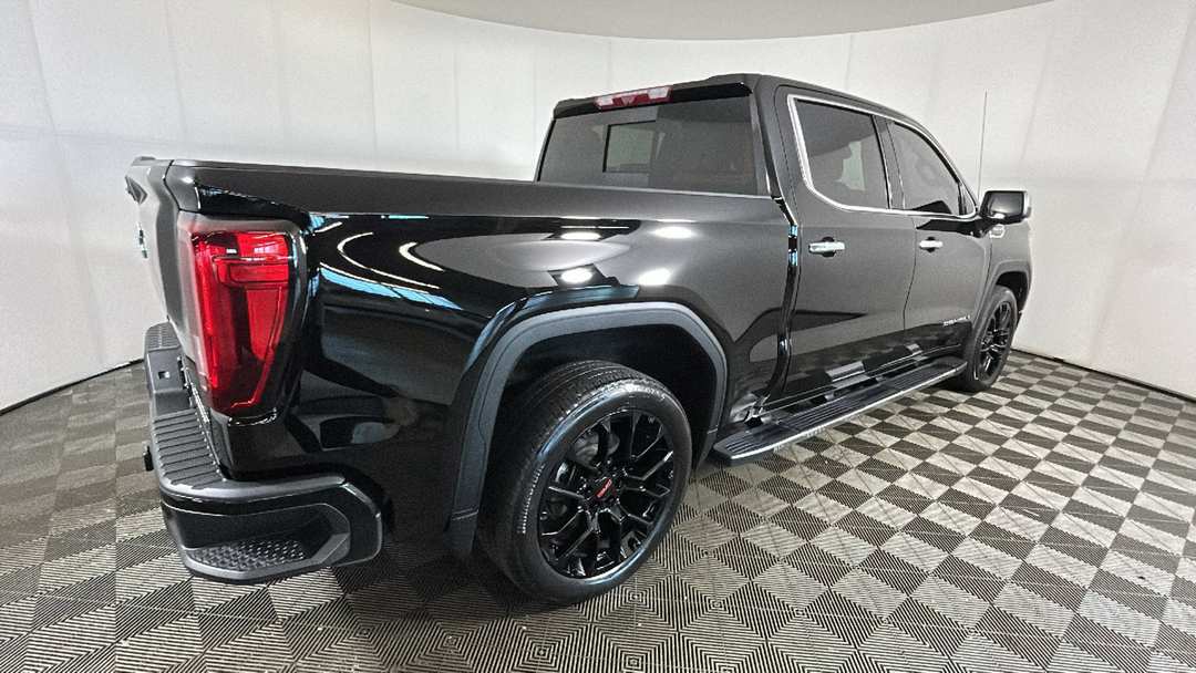 2024 GMC Sierra 1500 Denali - Image 3