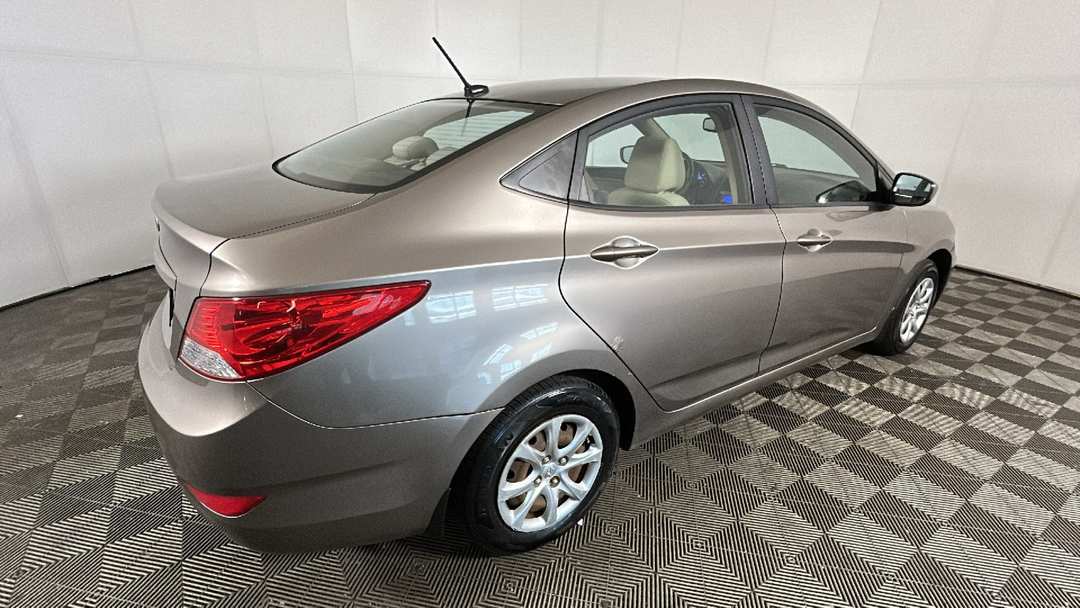 2013 Hyundai Accent GLS - Image 3
