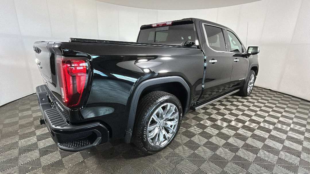 2024 GMC Sierra 1500 Denali - Image 3