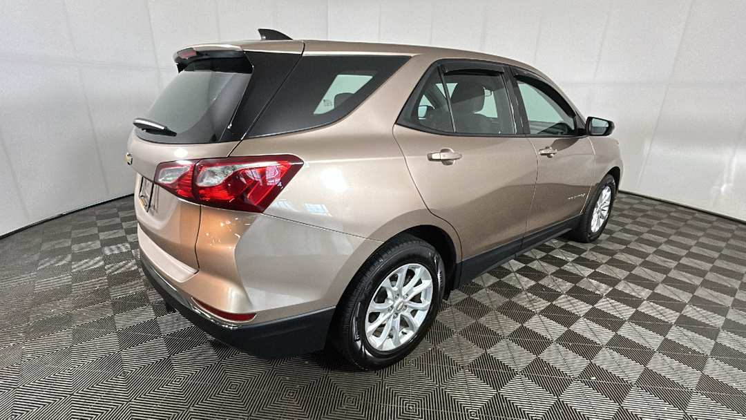 2018 Chevrolet Equinox LS - Image 3