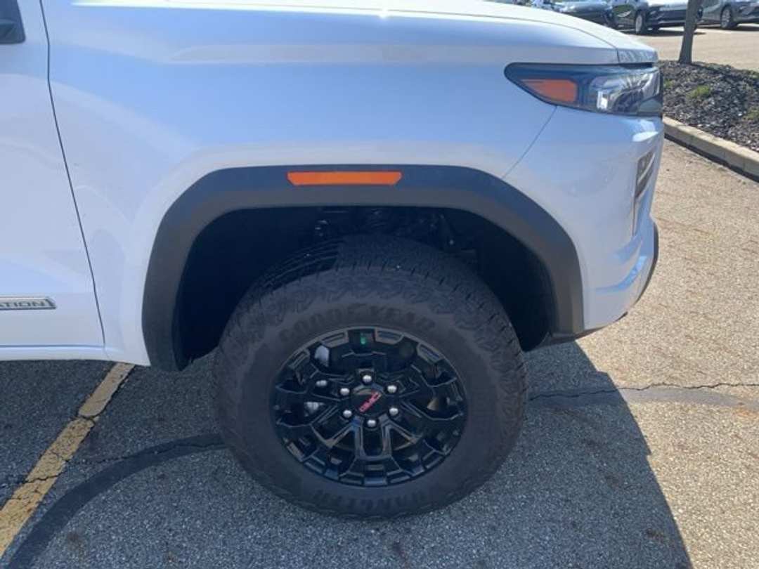 2026 GMC Canyon Elevation - Image 2