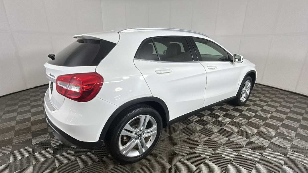 2019 Mercedes-Benz GLA GLA 250 - Image 2