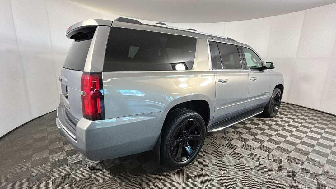 2019 Chevrolet Suburban Premier - Image 3