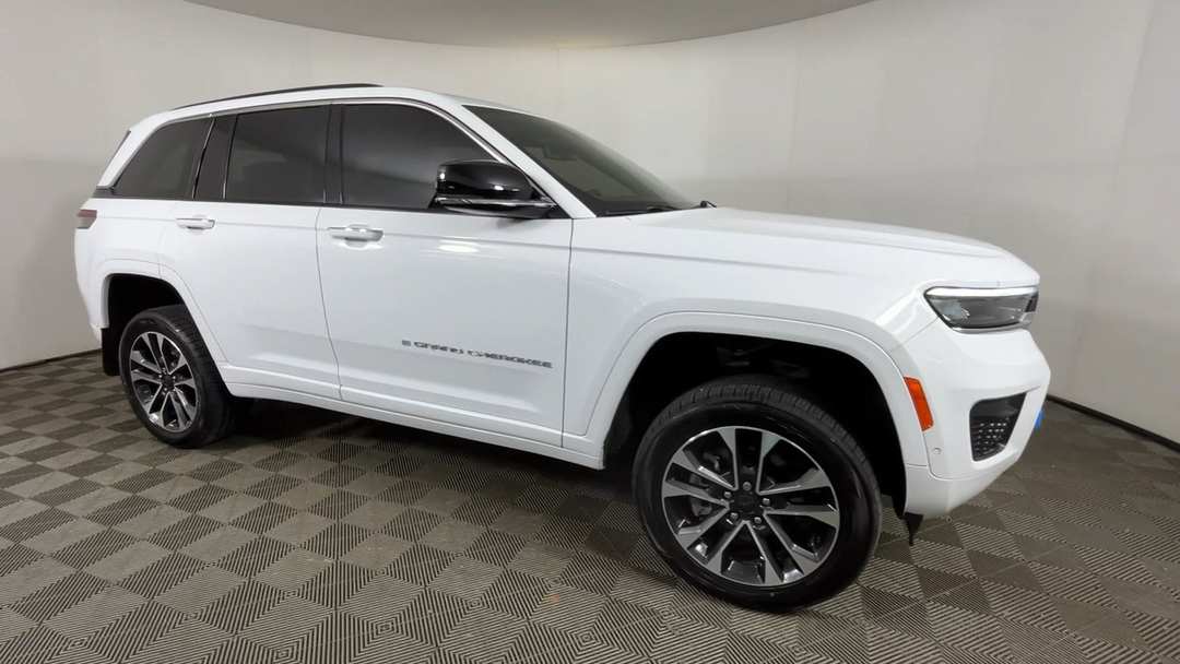 2023 Jeep Grand Cherokee Overland 4xe - Image 3