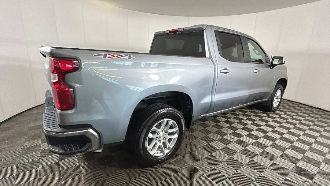 2026 Chevrolet Silverado 1500 LT - Image 3